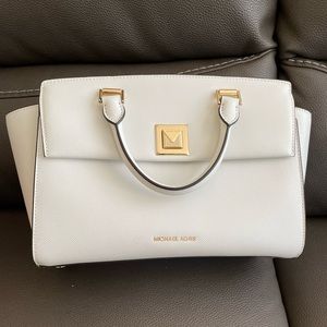 White Michael Kors purse (NEW)